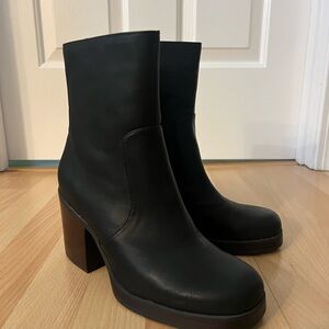Elegant Black Leather Ankle Boots, worn 1x sz 9.5